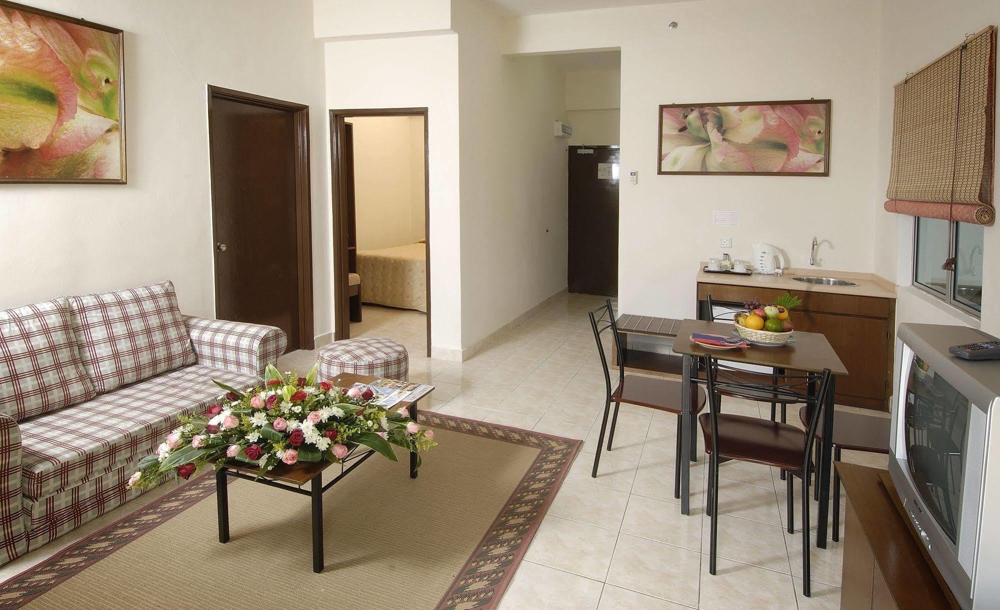 Suria Service Apartment-Hotel Bukit Merah Exterior foto