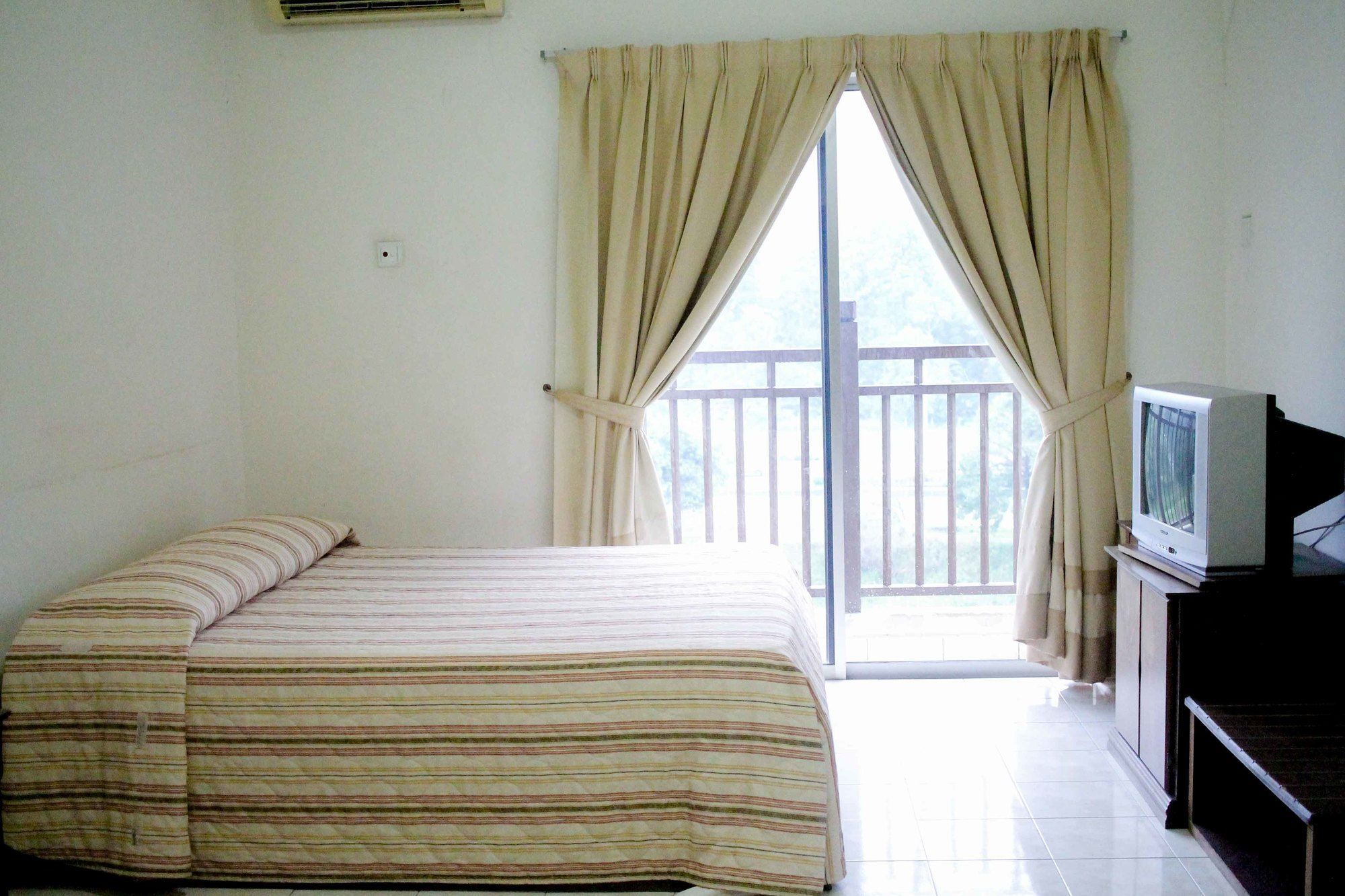 Suria Service Apartment-Hotel Bukit Merah Exterior foto